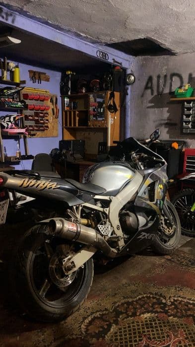 Kawasaki ZX600 zx6r