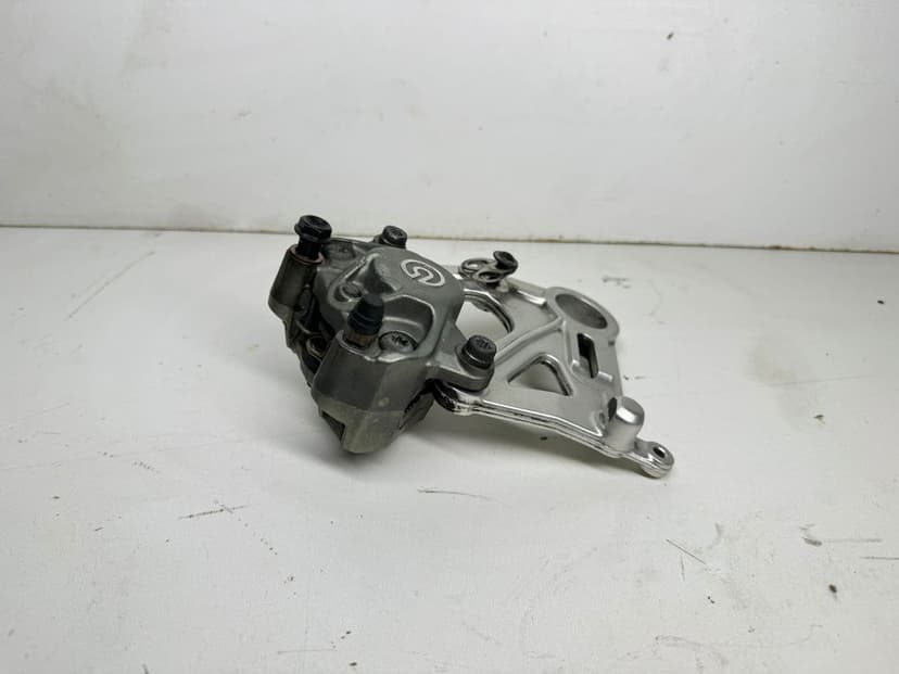 Ducati Monster 821 Brembo Zacisk Hamulcowy Tył Tylni Klocki Kopyto 17