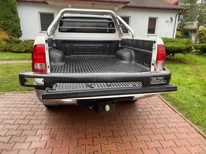 Toyota hilux do 1997  4runner po 1990 zderzak doł i góra komplet nowy