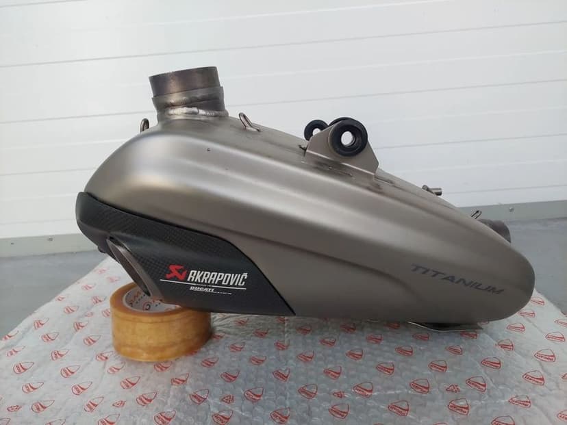 ducati panigale v4 sportowy wydech akrapovic titanium 96481491a