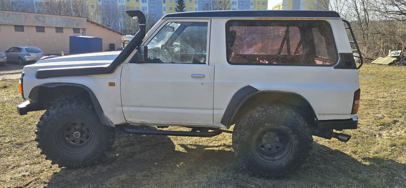 Nissan Patrol Y60 silnik BMW 2.5 R6 benzyna