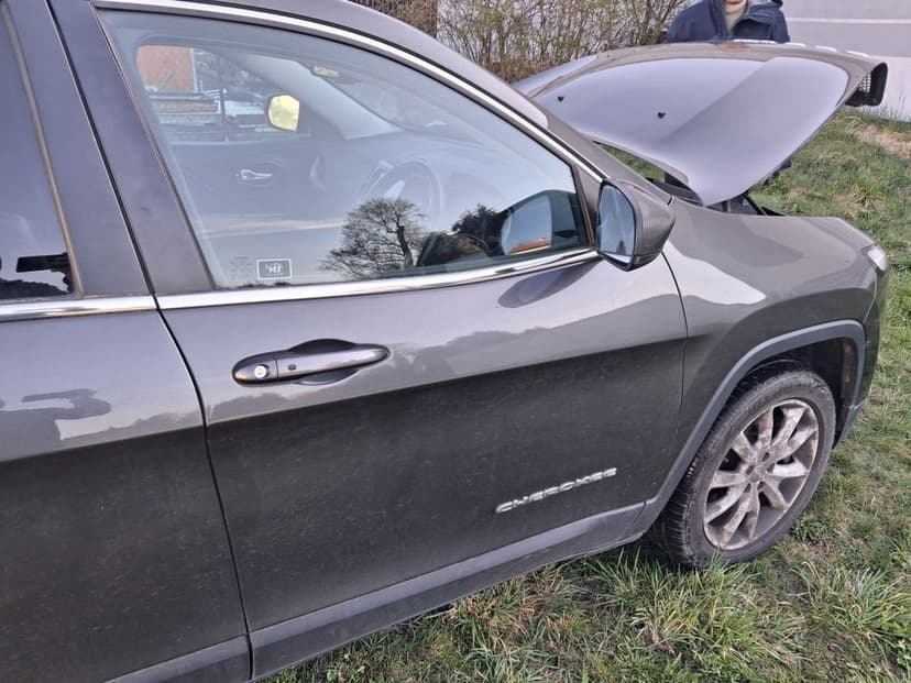 Jeep Cherokee Limited na części maska zderzak lampa