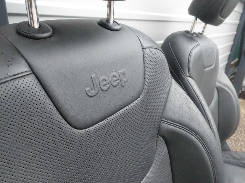 Komplet foteli do jeep cherokee kl skóra czarna