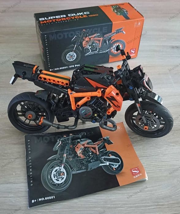 Klocki techniczne Ducati Panigale V4, KTM Super Duke, Lamborghini Sian