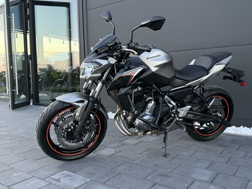 Kawasaki Z650 z 2017r Niemcy bezwypadkowy ksiazki