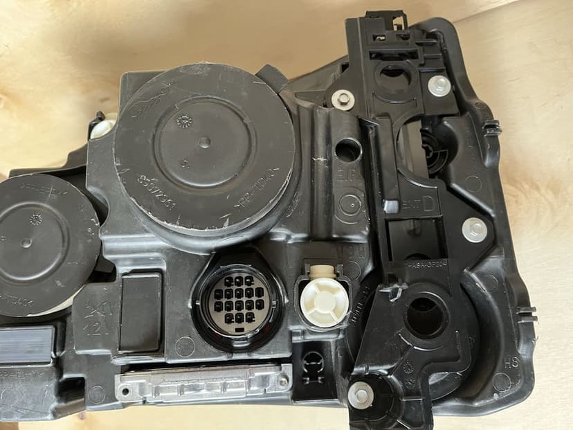 Lampa prawa przód Land Rover Discovery 4