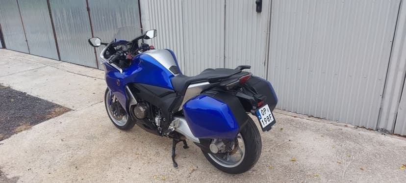 Honda VFR 1200 lift 2012 ABS TC grzane manetki manual kufry