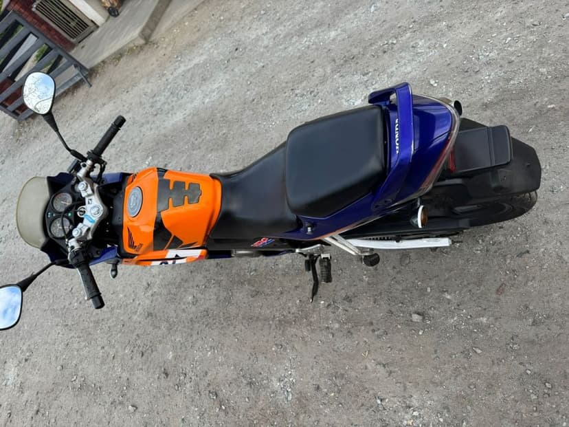 Honda cbr 125cm.