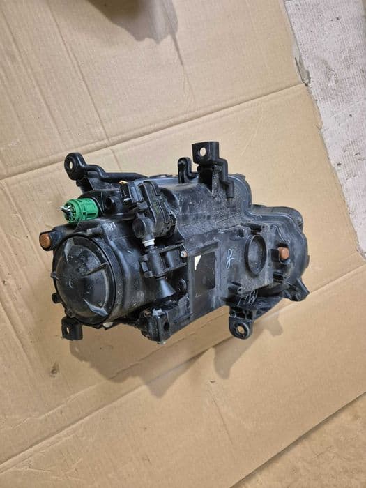 Jeep Cherokee KL lampa przednia prawa.