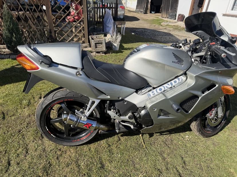 Honda vfr800.