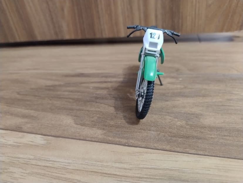 Model motocykla  Kawasaki KLX 250  skala 1:18 Maisto