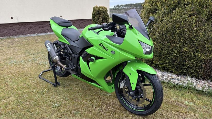 Kawasaki Ninja 250 EX250 z 2009 roku kat. A2 import Niemcy nowe opony
