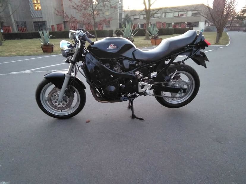 Suzuki GSX 750 Katana GSXF (GSXR GS Ninja)