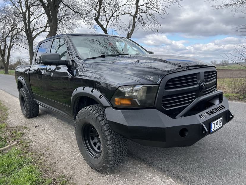 Dodge RAM 1500 5.7 HEMI Crew Cab Kanada, mały przebieg, LIFT 2”