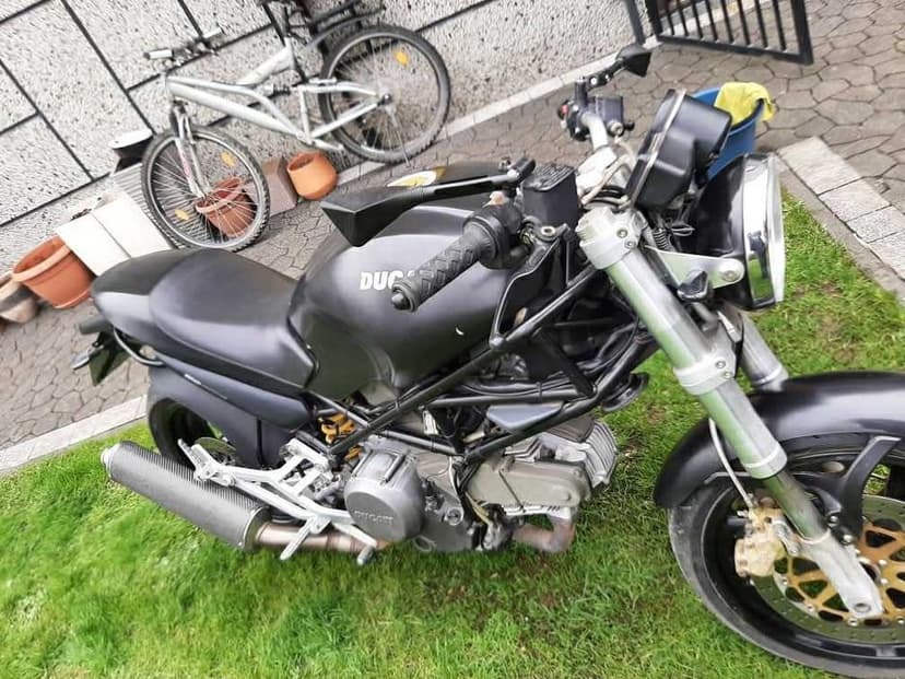 Legendarny Motocykl Ducati Monster 600
