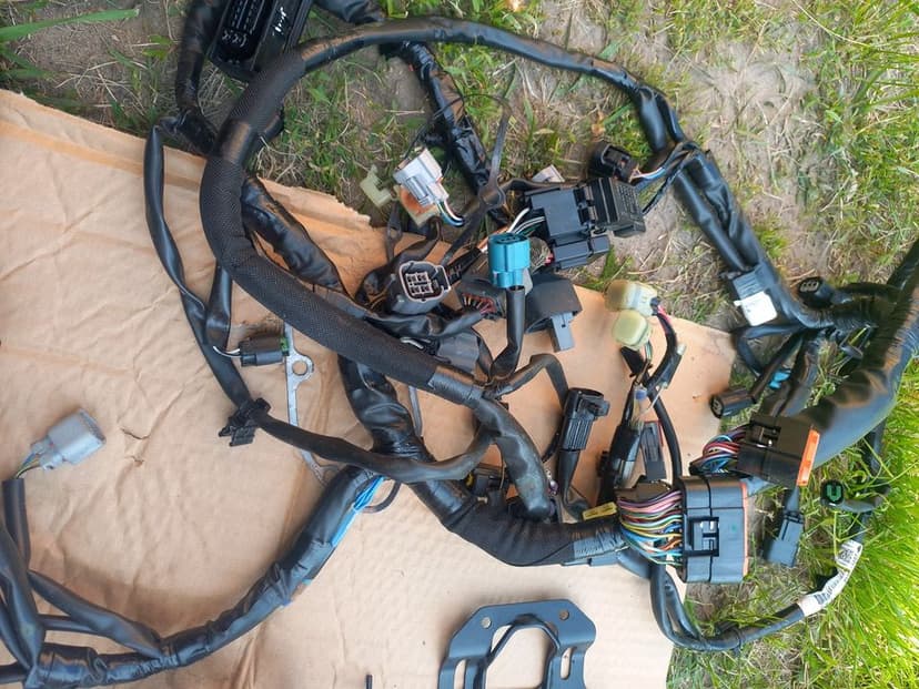 Kawasaki z650 dekiel alternatora półka bok dźwignia instalacja goleń