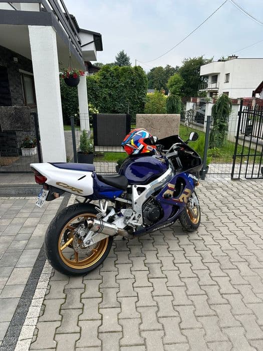Honda CBR 900RR bdb stan doinwestowana