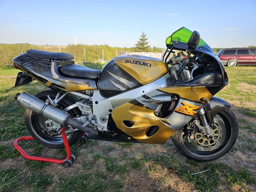 Suzuki GSXR Srad 750
