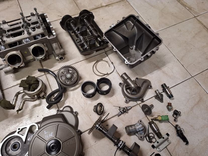 Aprilia Tuono 660 silnik części kapa cylinder blok wał głowica rs 660