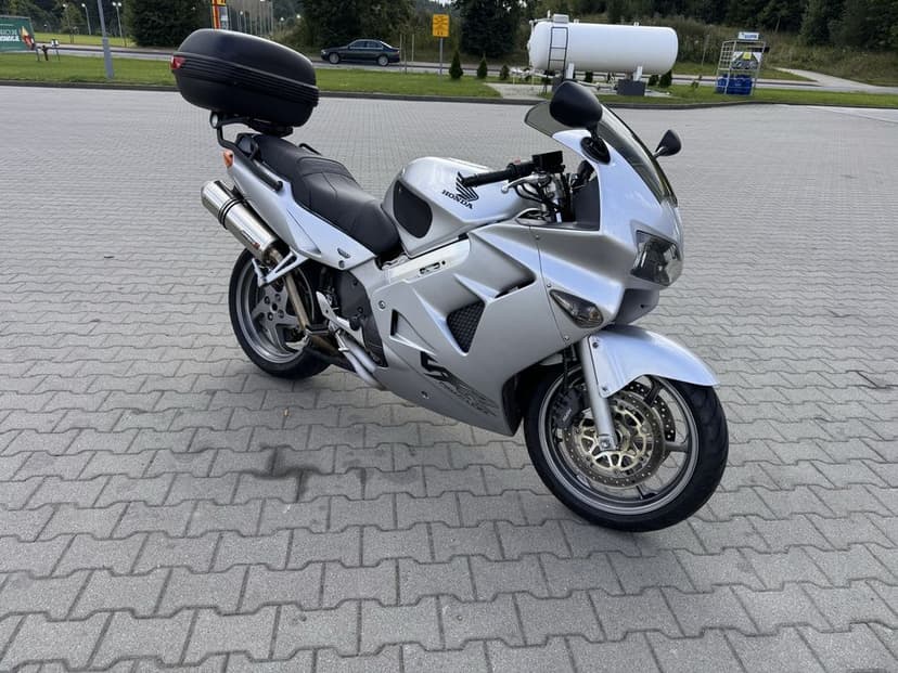 Motocykl Honda VFR 800 fi RC46 2001r v-ka V4