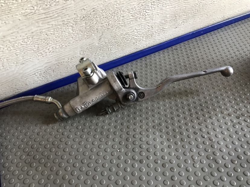 Układ hamulcowy beta rr 50 zacisk pompa