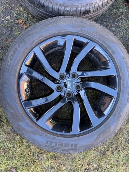 Kola Felgi Alu Land Range Rover Discovery 255/55/20 Pirelli 2022r.
