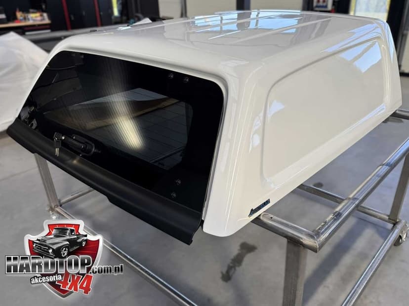 Zabudowa paki Hardtop Aeroklas - Toyota Hilux 2015+  BOKI PEŁNE