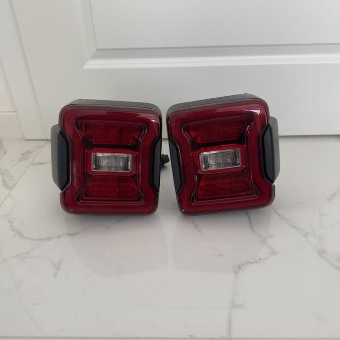 Lampy tylne Jeep Wrangler JL Europa Konwersja Usa Polskie Menu Mapa Carplay Kodowanie Dojazd do klienta