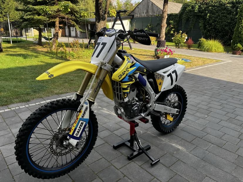 Suzuki rmz 250.