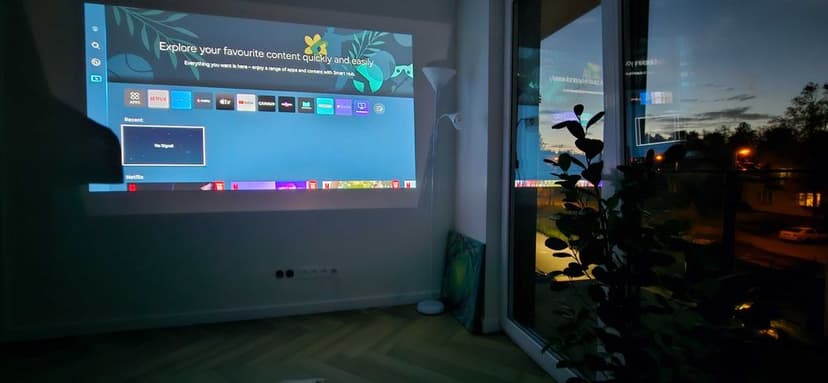 Mieszkanie z parkingiem: salon z kuchnią i pokój. Loretańska