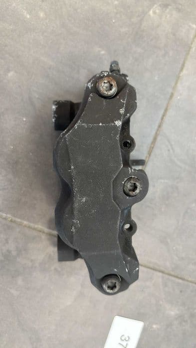 Zacisk hamulcowy Prawy Przód Suzuki GSX-R 1000 K7 K8  2007-08 [3766]