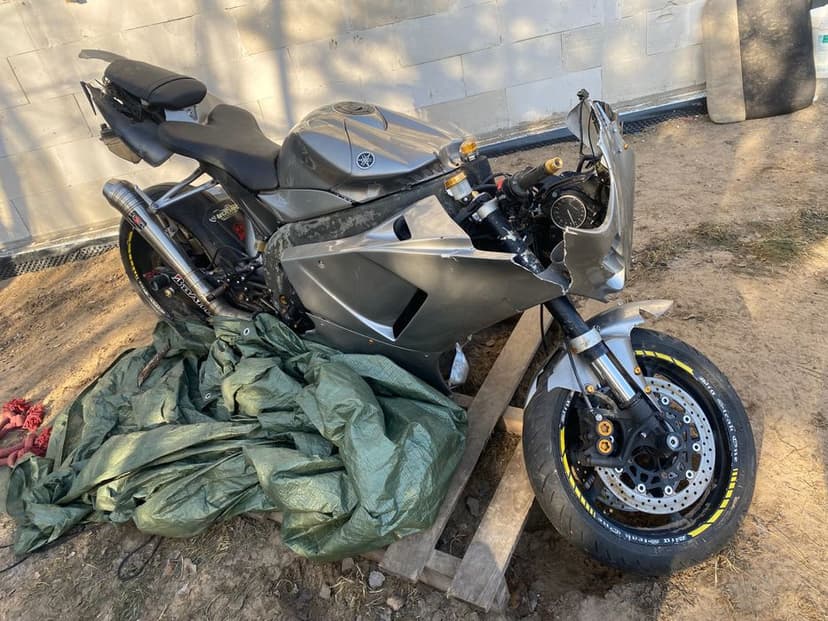 Yamaha r1 rn12 uszkodzona