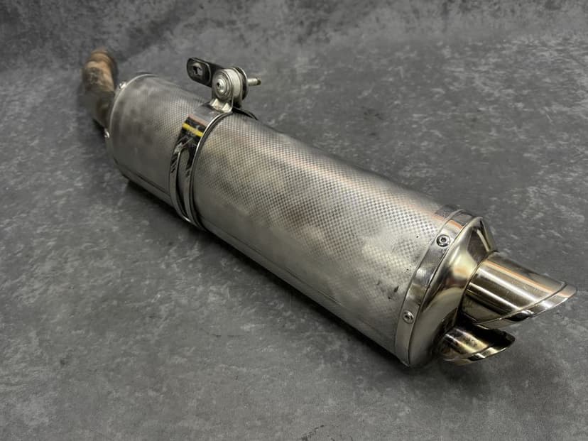 Wydechy Yoshimura Suzuki Hayabusa GSX-1300R końcówki tłumiki układ wydechowy Akrapovic LeoVince Arrow sportowy tuning