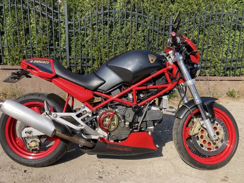 Ducati Monster 900
