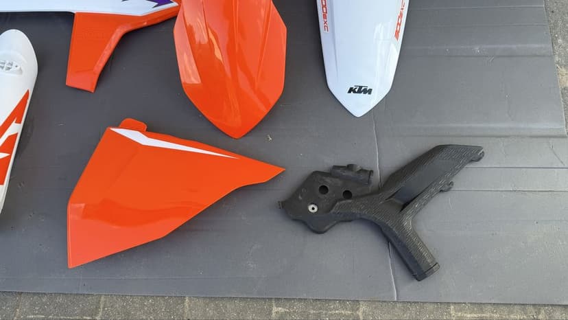 Oryginalne plastiki owiewki lampa ktm exc 300 tpi jak nowe 2022