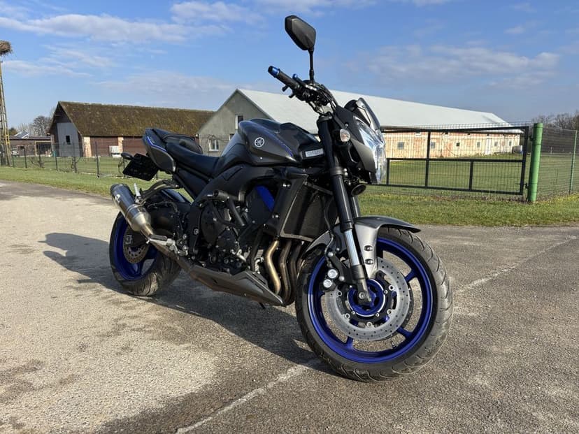 Yamaha FZ8  *niski przebieg*  dodatki !!!