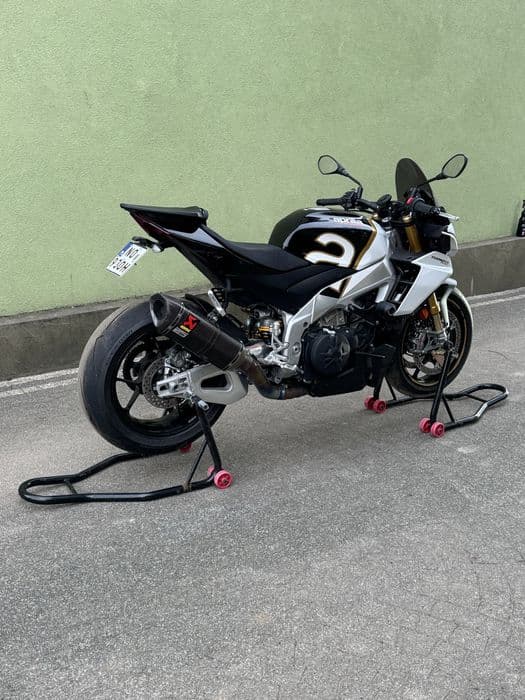 Aprilia Tuono V4 Factory 1100 Cesja Leasing FV23 Akrapovic