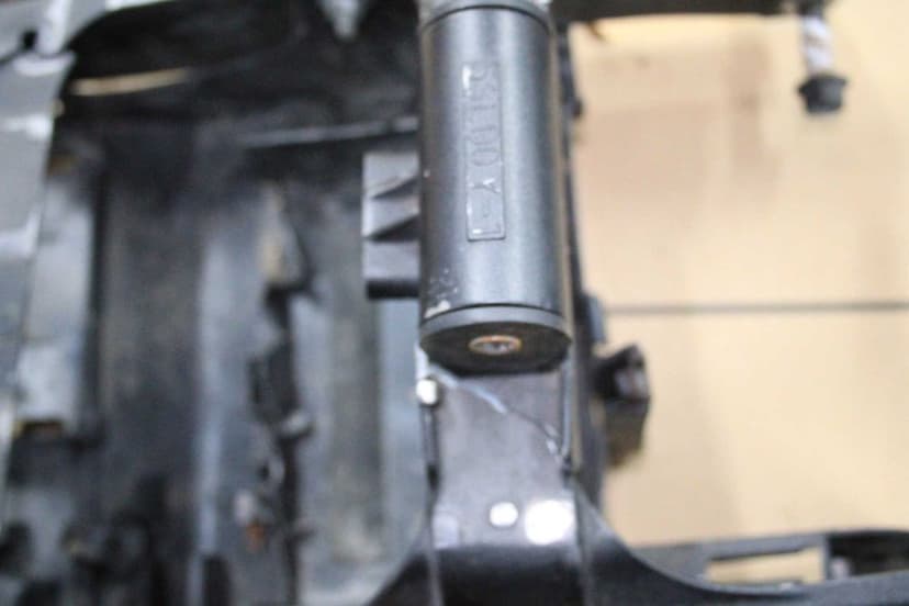 Stelaż Tył Tylny Ogon Zadupek Wypełnieni Yamaha R6 5SL RJ05 RJ09 03-05
