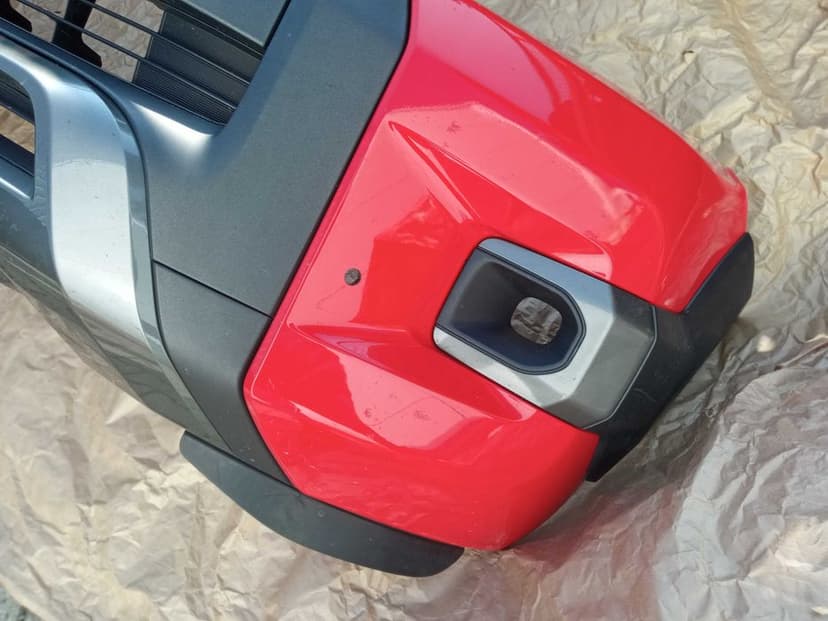 Toyota Hilux 8 Lift Zderzak Przedni Czerwony Invincible Kamera 2020