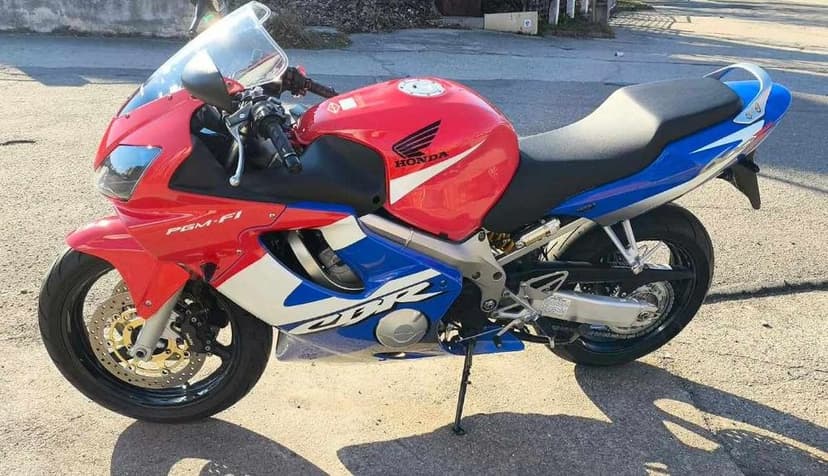Bezwypadkowa honda CBR F4 i