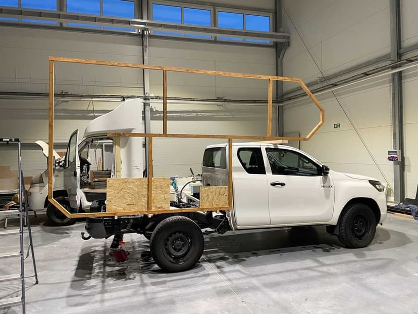 KAMPER_ Zabudowa Toyota Hilux_BUDOWA KAMPERA
