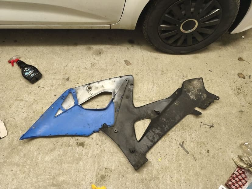 Boczek mały prawa strona suzuki GSX-R  1000k6