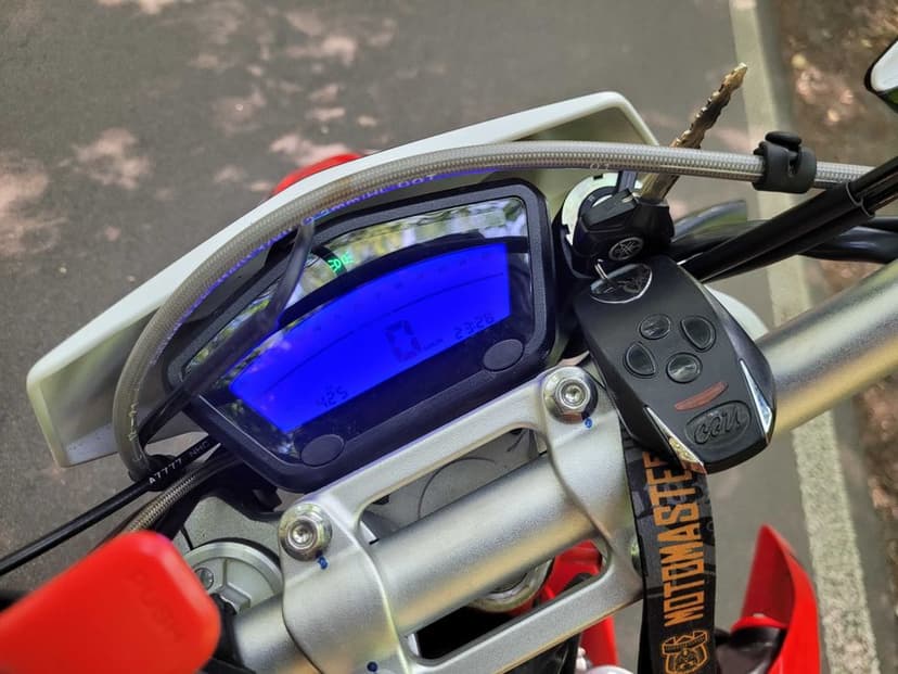 SWM RS300R jak nowy (400km z tego roku) + super akcesoria