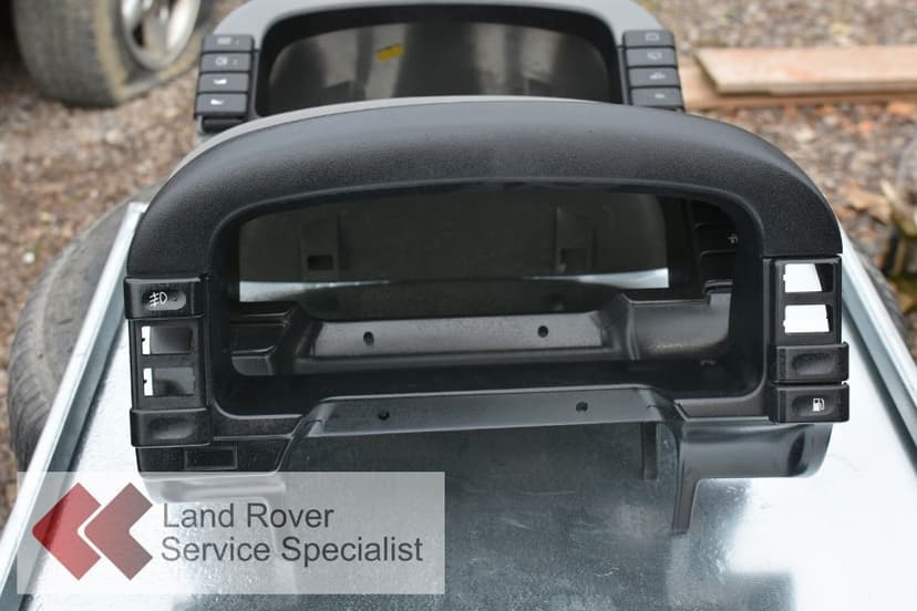 Obudowa licznika daszek Land Rover Discovery II 98r.–04r.