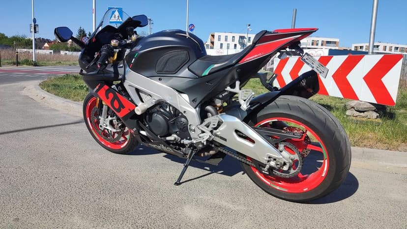 Aprilia RSV4 1000 WYMIANA