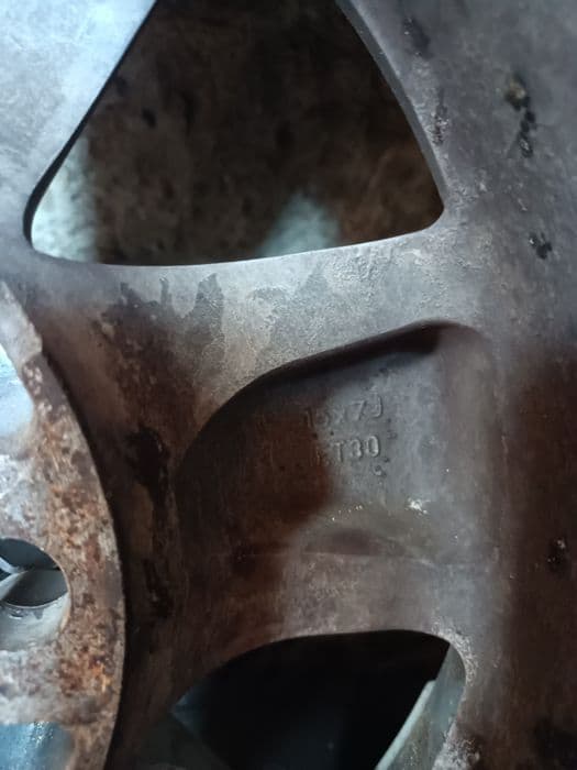 Koła aluminiowe toyota  od 2005 6x139,7.  M12 x 1,5 OC 106,1 mm ET 30