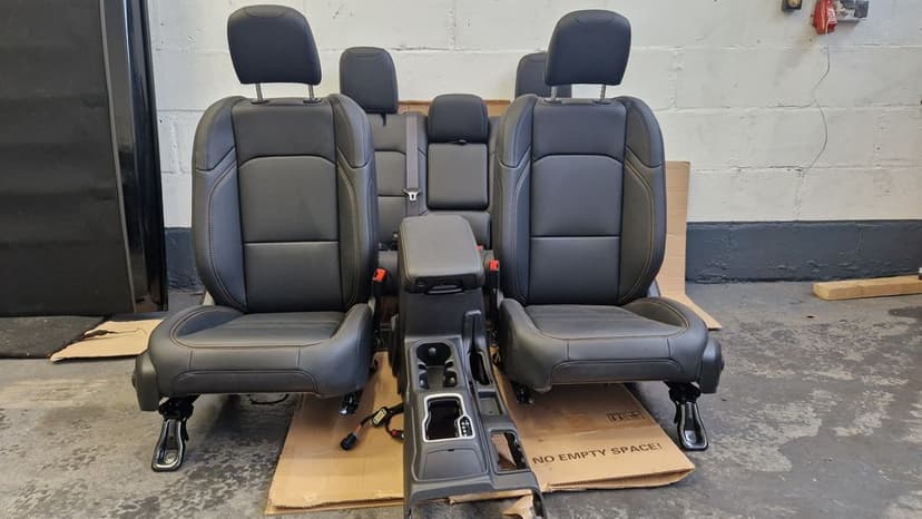 Fotele Jeep Wrangler JLU 4D Rubicon Sahara Sport