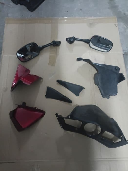 Kierunkowskazy zbiorniczek stelaż boczek vfr800