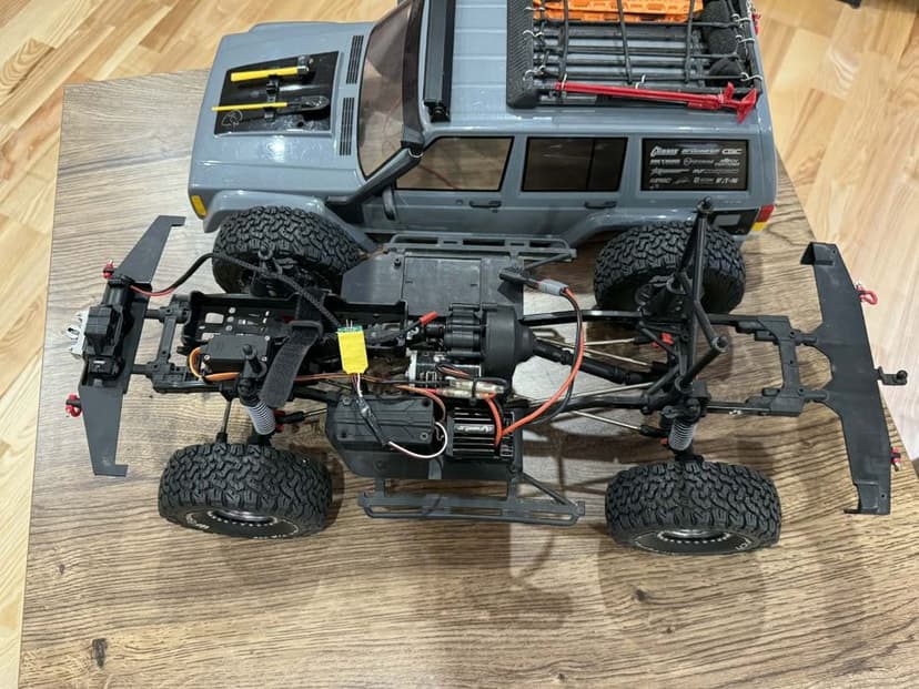 Model RC  Axial SCX10 II Jeep Cherokee