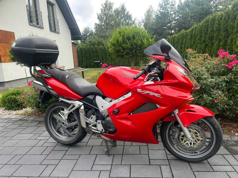 Motocykl Honda VFR 800 rok 2005